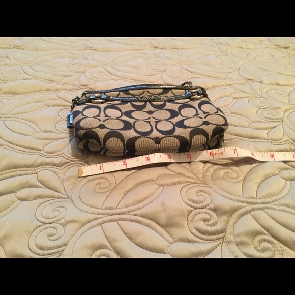 Authentic bLack & gray Coach wristlet purse - Picture 3 of 4